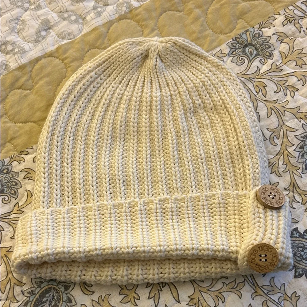 UGG Beanie - Picture 5 of 5